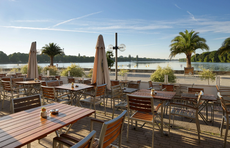 Terrasse mit Aussicht auf den Maschsee