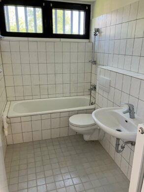 Helle 3-Zimmer-Wohnung mit großem Sonnenbalkon in Toplage von Seelze! - Badezimmer