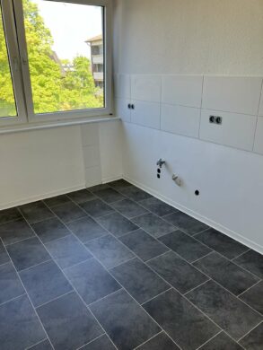 Helle 3-Zimmer-Wohnung mit großem Sonnenbalkon in Toplage von Seelze! - Küche