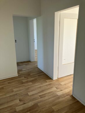 Helle 3-Zimmer-Wohnung mit großem Sonnenbalkon in Toplage von Seelze! - Flur