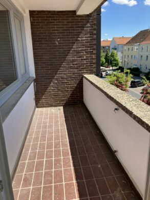 Helle 3-Zimmer-Wohnung mit großem Sonnenbalkon in Toplage von Seelze! - Balkon