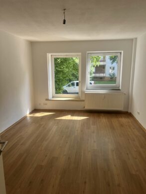 Gemütliche 1-Zimmer-Wohnung mit EBK in Groß-Buchholz - Wohnzimmer