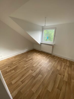 *Erstbezug nach Sanierung* Dachgeschosswohnung mit 3 Zimmern im grünen Mittelfeld - Kinderzimmer